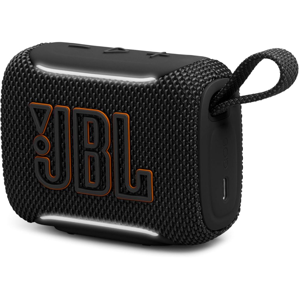 Caixa de som bluetooth JBL Go 5 preta, com logotipo da JBL na frente, alça de tecido e luz de borda
