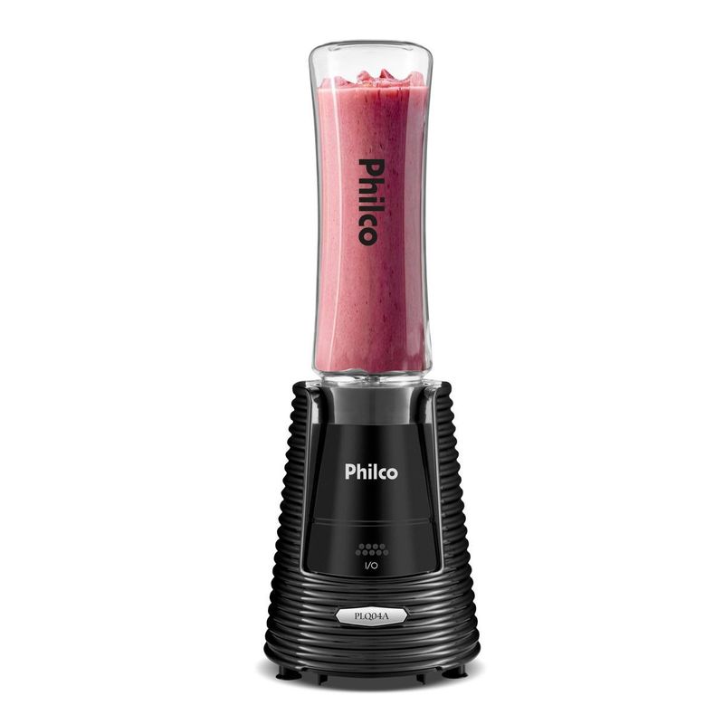 Liquidificador portátil Philco PLQ04A com garrafa de vitamina rosa sobre a base preta