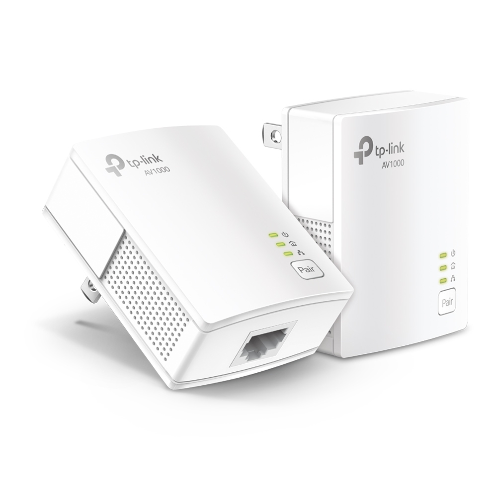 Par de adaptadores powerline TP-Link TL-PA7017 brancos, pequenos, com porta de rede e botão Pair